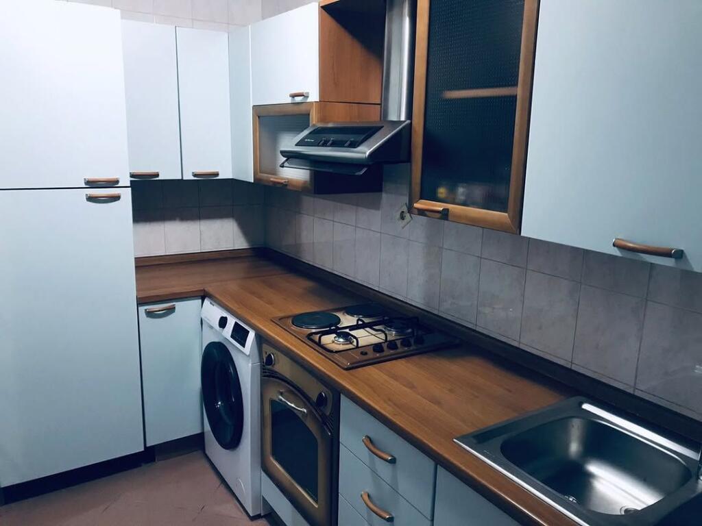 APARTAMENT 2+1 ME QIRA – 21 DHJETORI, RRUGA NDRE MJEDA
