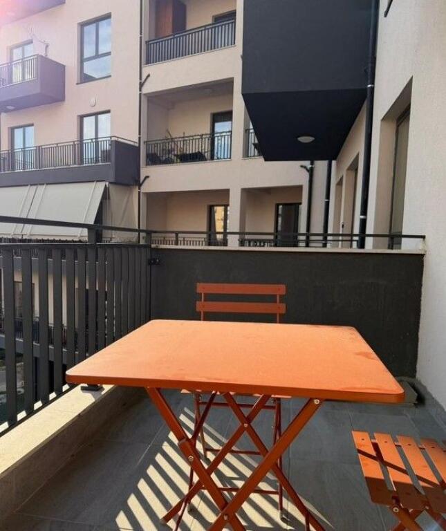 Apartament 2+1 me post parkimi – pranë Pazarit të Ri!