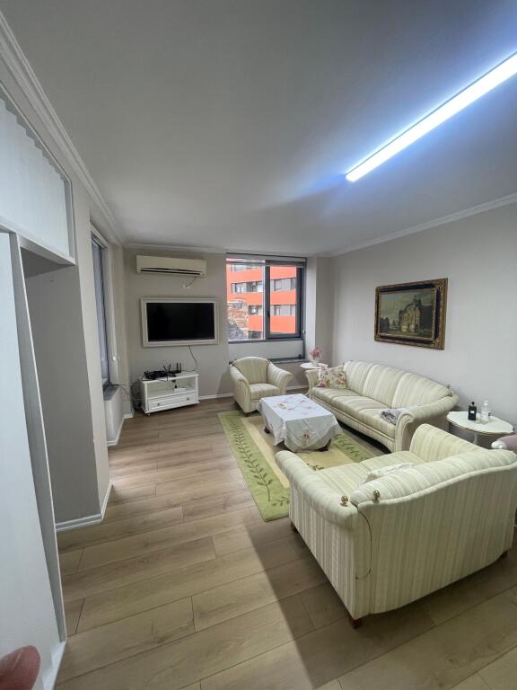 Affittasi appartamento 2+1+2 nel centro di Tirana
