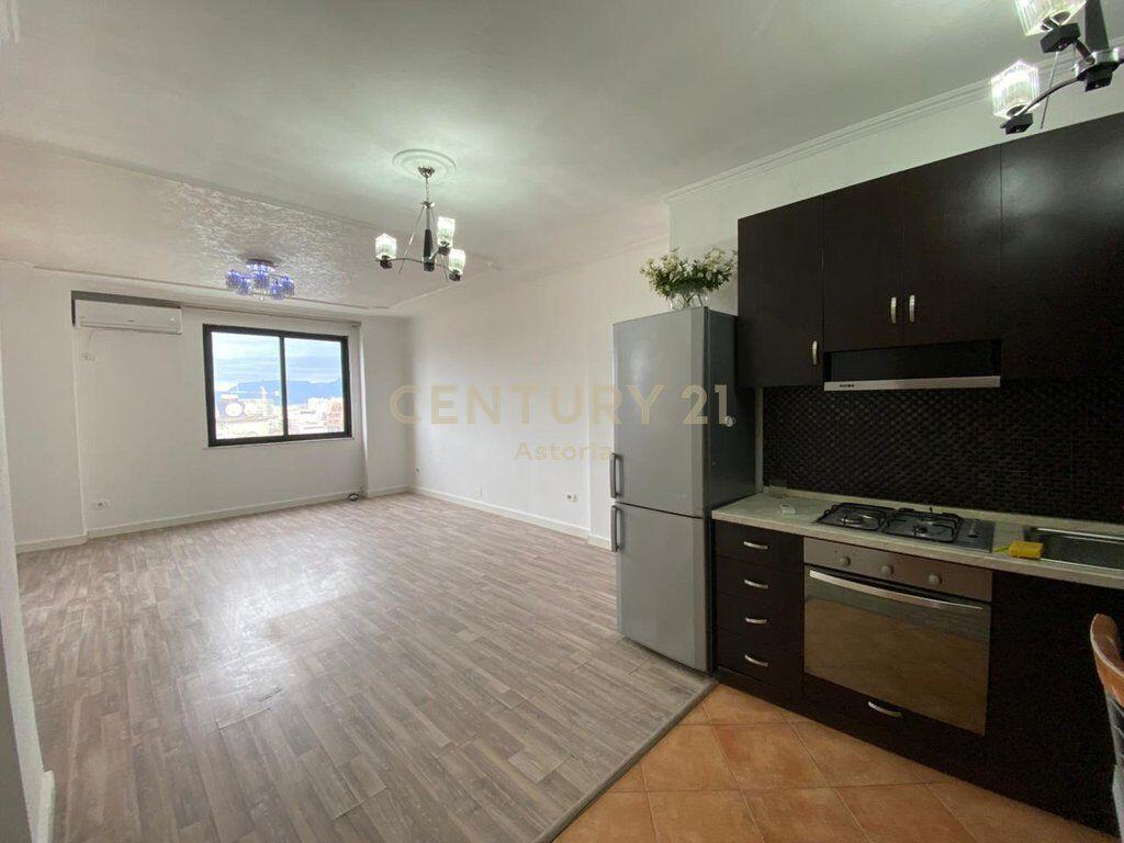 Jepet me qira apartament 3+1+2 per zyra, te Ish Ekspozita