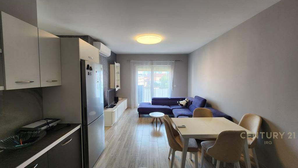 SHITET APARTAMENT 2+1 TEK 21 DHJETORI !