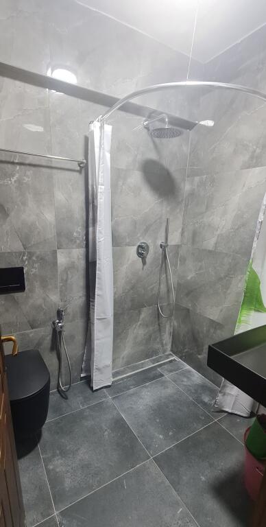 Affittasi appartamento 3+1 in via Dritan Hoxha vicino a ZKM