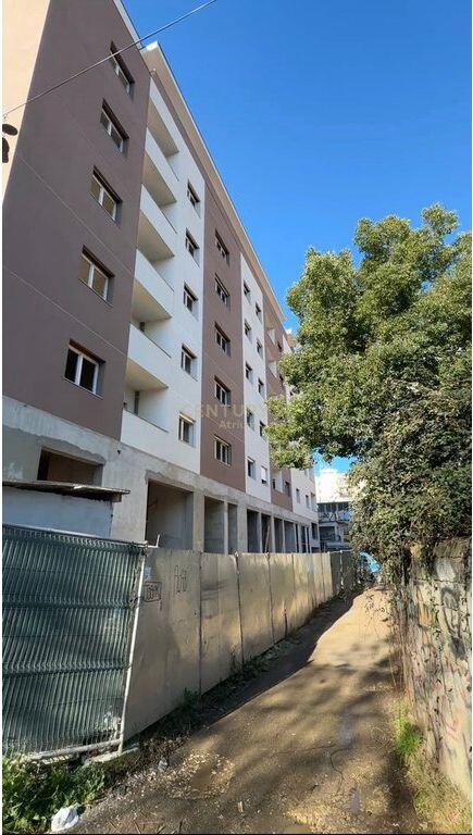 FOR SALE APARTMENT 2 + 1 + PARKING SPACE NEAR RED SCHOOL !