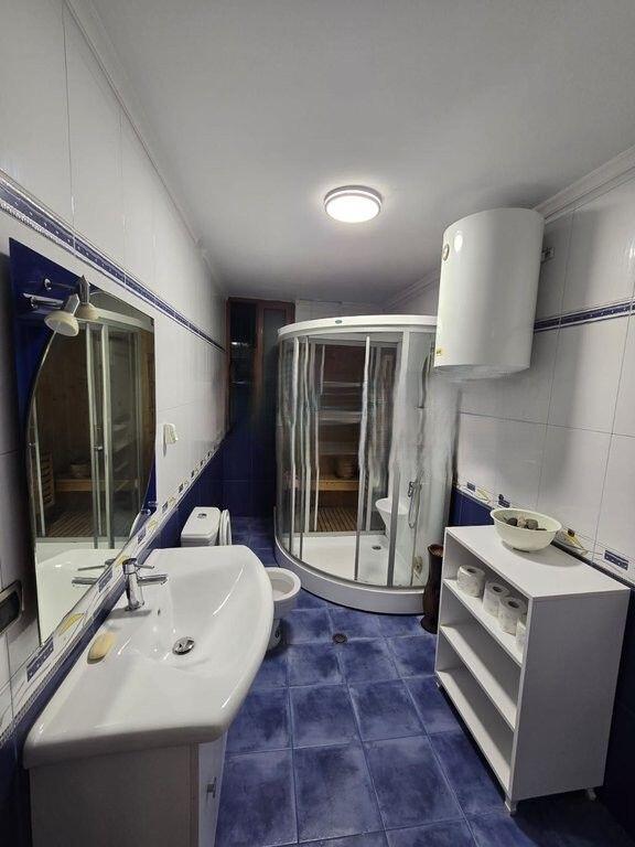 PRANE QENDRES, APARTAMENT 1+1 ME QIRA 600 € /Muaj