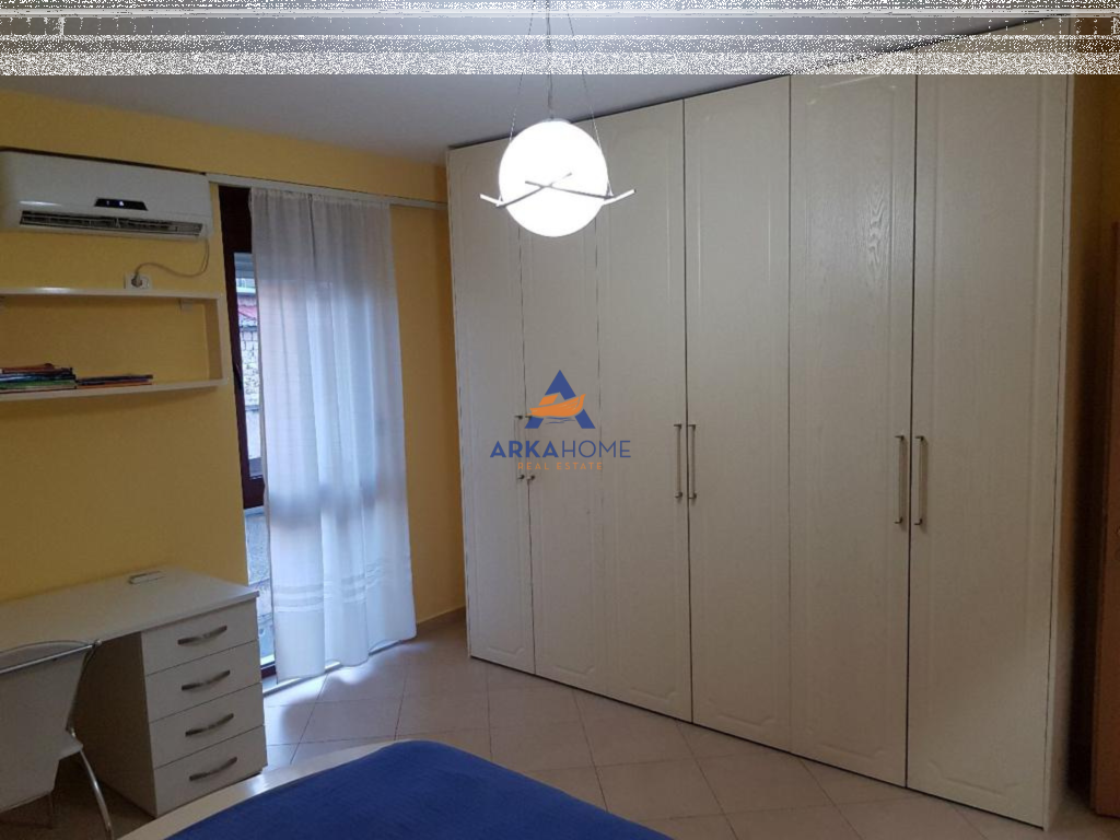 AFFITTASI APPARTAMENTO 2+1+BALCONE "VIA RAMAZAN SHIJAKU, VIA DELLE BARRICATE" 680 EURO