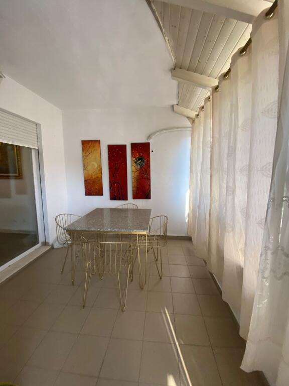 Appartamento 2+1+2 bagni+Veranda in vendita vicino al Ristorante Freskut