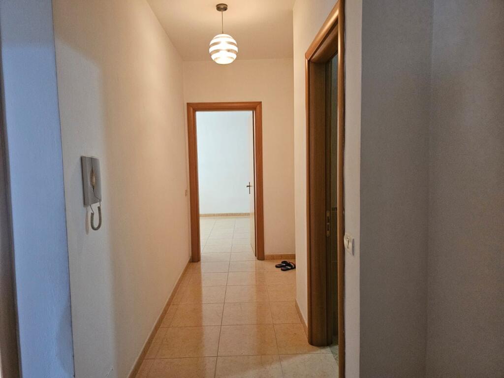Appartamento 2+1, Astir!
