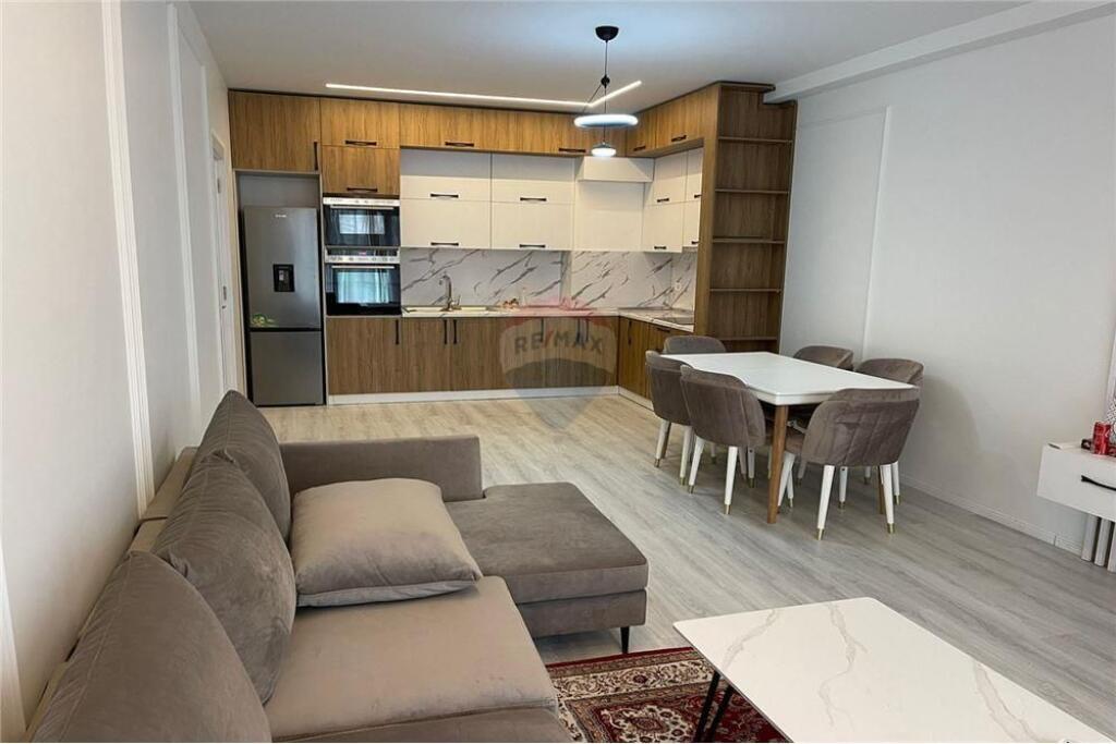 Apartament - Për Qira - Farmacia 10, Tiranë