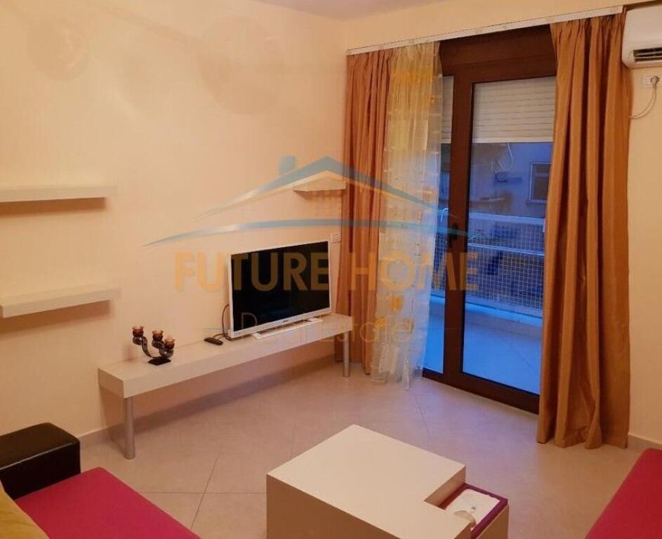Qira, Apartament 2+1+2, Rruga e Barrikadave.