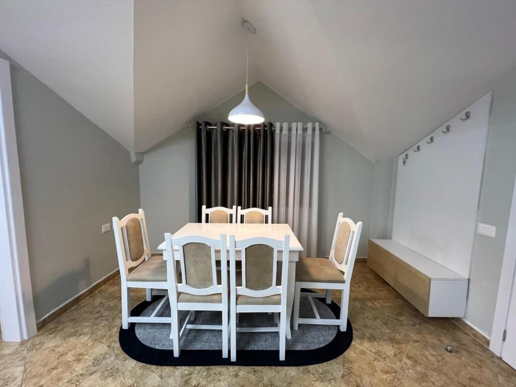 📣 AFFITTO SUPER Appartamento 2+1 Con Balcone 📍 Ex Parco Autobus, Vicino alla Scuola "Albanet" ✨ 🏢 Edificio Privato 💶 Prezzo 750 Euro