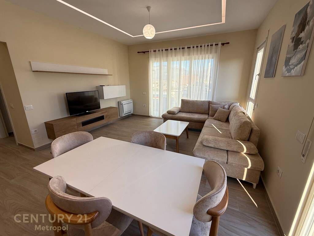 JEPET ME QIRA APARTAMENT 2+1+2, KAMËZ QENDËR!