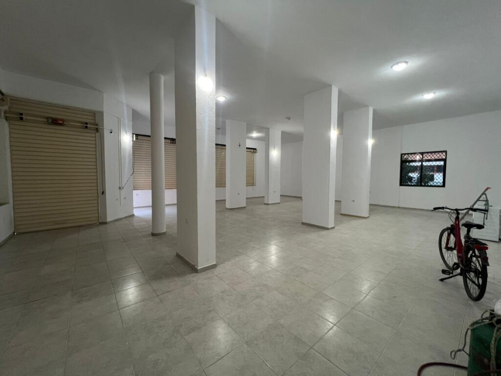 AMBIENTE COMMERCIALE IN AFFITTO A XHAMLLIK