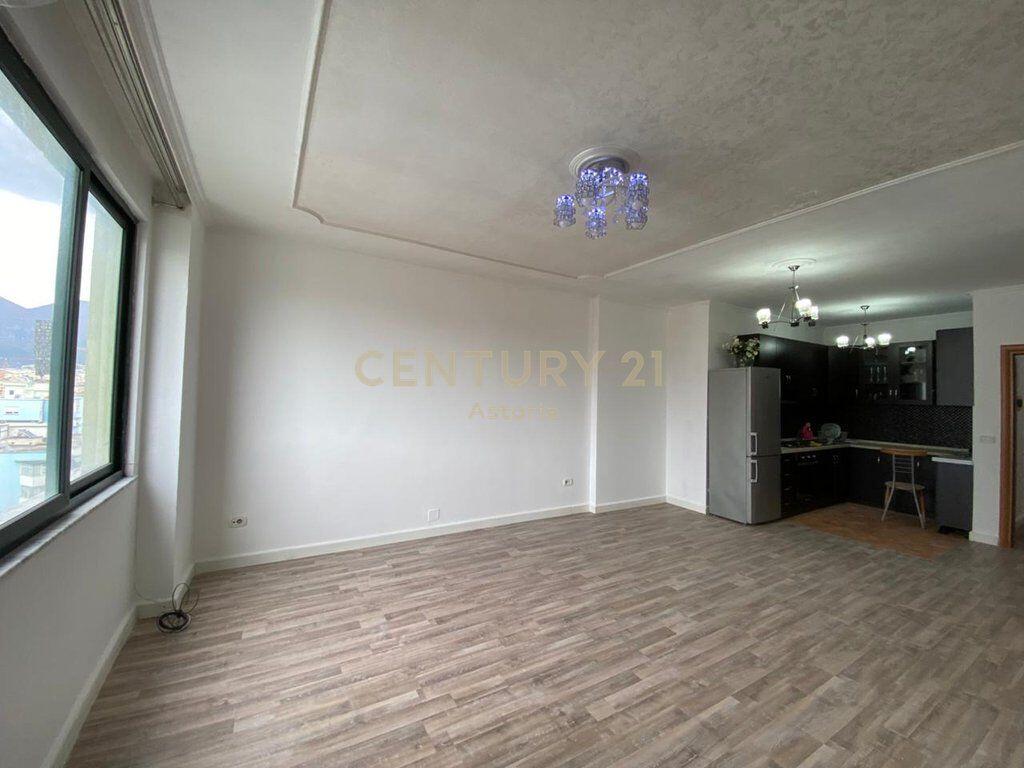 Jepet me qira apartament 3+1+2 per zyra, te Ish Ekspozita