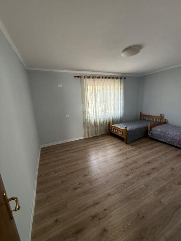 Oxhaku, Vicino alla strada principale si vende appartamento!