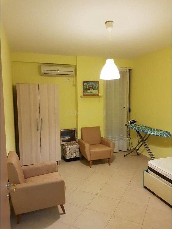 Qira, Apartament 2+1+2, Rruga e Barrikadave