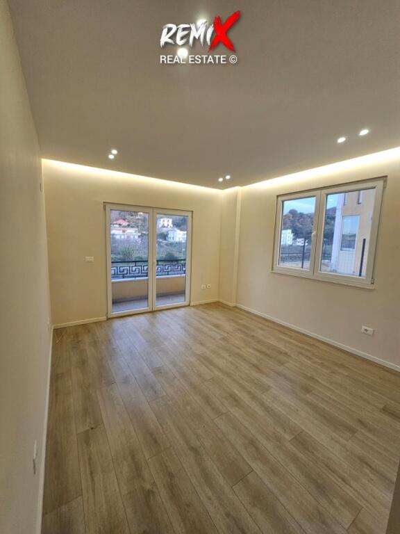 🏡 VENDESI APPARTAMENTO 1+1 + VERANDA – ROCCIA DI KAVAJË