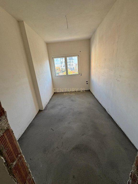 FOR SALE APARTMENT 2 + 1 + PARKING SPACE NEAR RED SCHOOL !