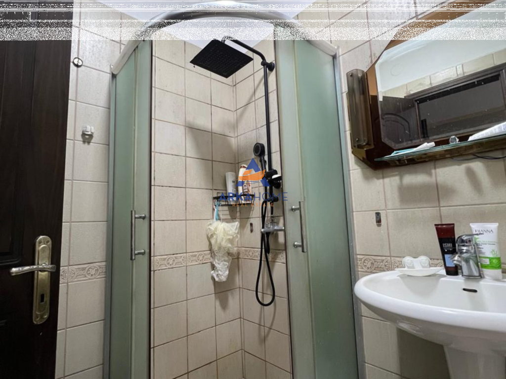 VENDESI APPARTAMENTO 2+1+BALCONE "YZBERISHT, VICINO A GRAND GALERY" 173.000 EURO