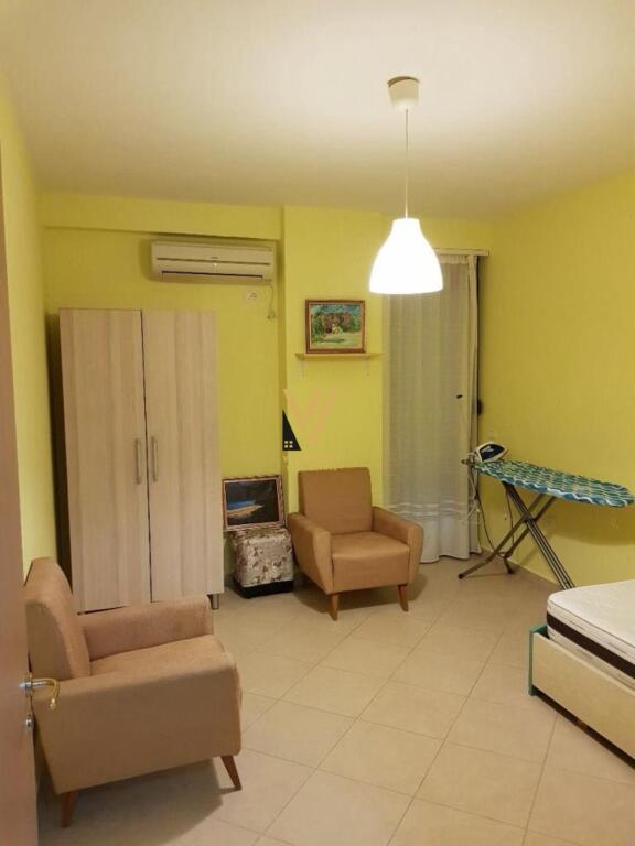 JEPET APARTAMENT 2+1+2 ME QIRA TE RRUGA E BARRIKADAVE 700 EURO