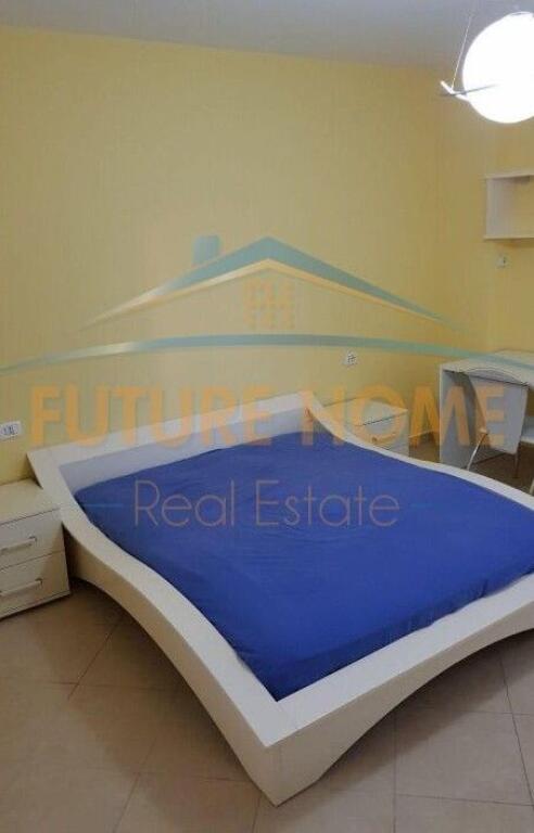 Qira, Apartament 2+1+2, Rruga e Barrikadave.