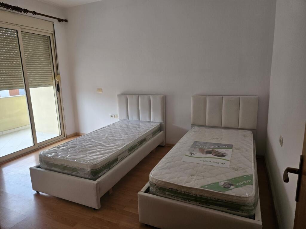 Appartamento 2+1, Astir!