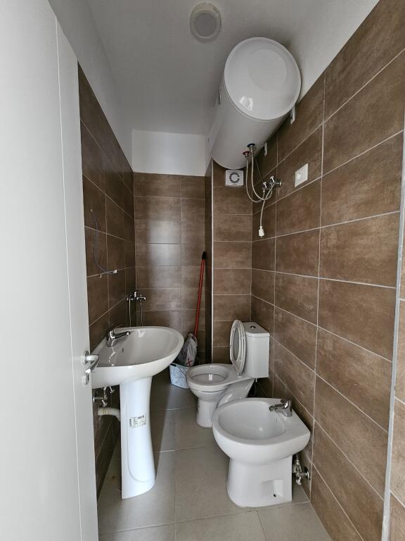 For Rent Apt 3+1 (+ Block)  Super Spacious 100 m2  (Ali dem  - Near the field 📍)  NEW BUILDING AND VILLA TYPE OF THE YEAR 2025,  with Elevator  50,000 leke / Month 🔥ideal for offices