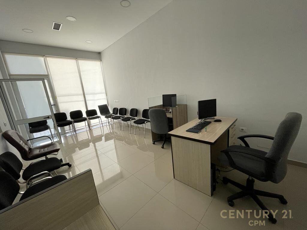 Ufficio in affitto ad Ali Demi!
