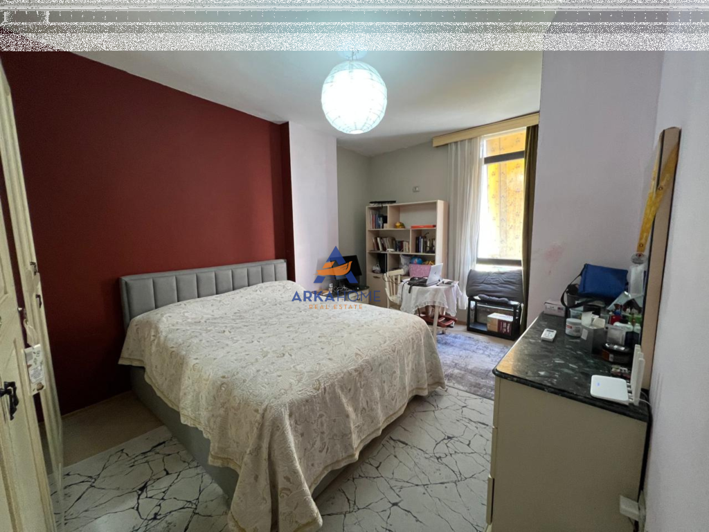 VENDESI APPARTAMENTO 2+1+BALCONE "YZBERISHT, VICINO A GRAND GALERY" 173.000 EURO