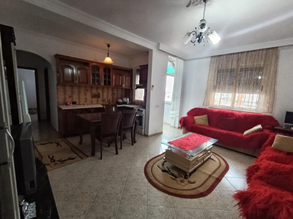 Jepet me qera apartament 2+1 te Zogu i Zi