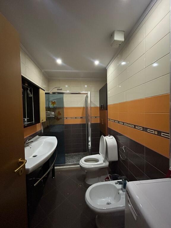 🏙️ APARTAMENT 2+1+2 ME QIRA – VILA GOLD