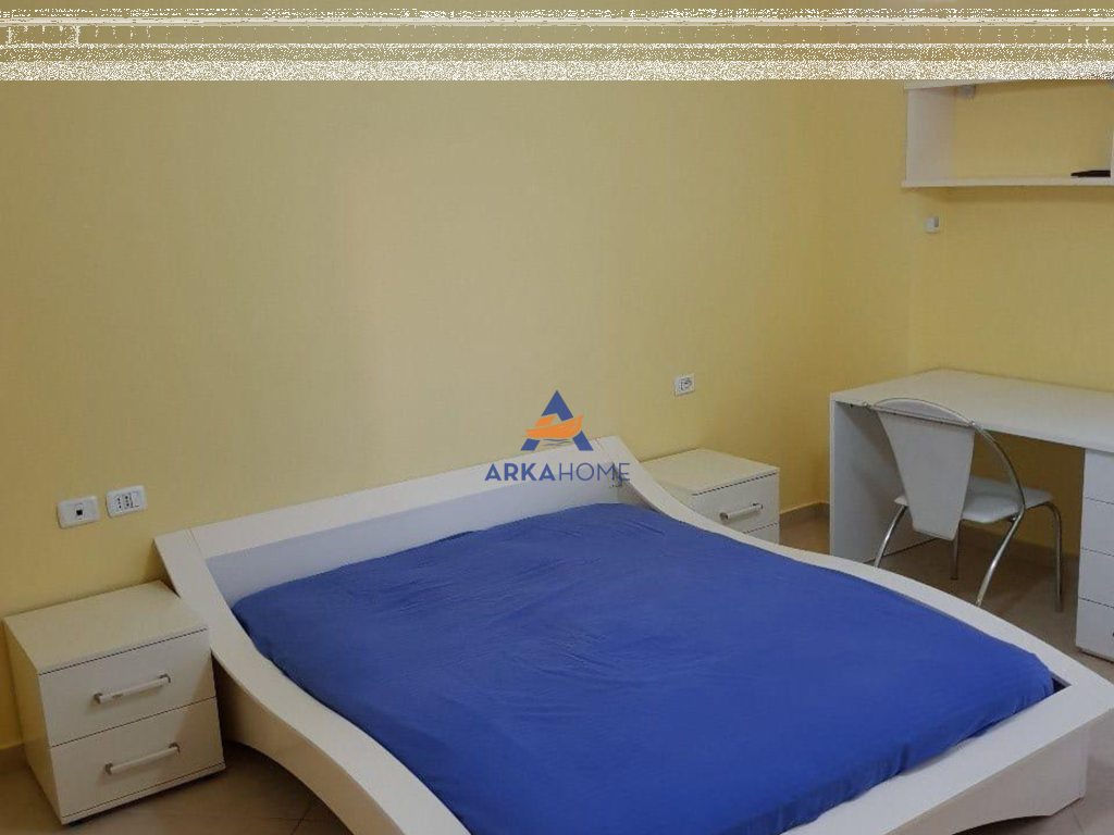AFFITTASI APPARTAMENTO 2+1+BALCONE "VIA RAMAZAN SHIJAKU, VIA DELLE BARRICATE" 680 EURO