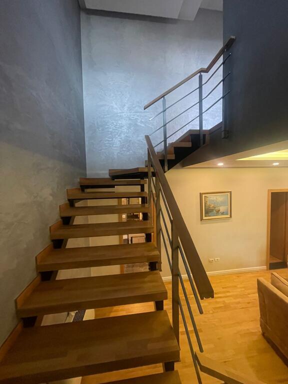 🏡 Vilë me qira dy-katëshe – Bulevardi i Ri💶 Çmimi: 1.000 € / muaj