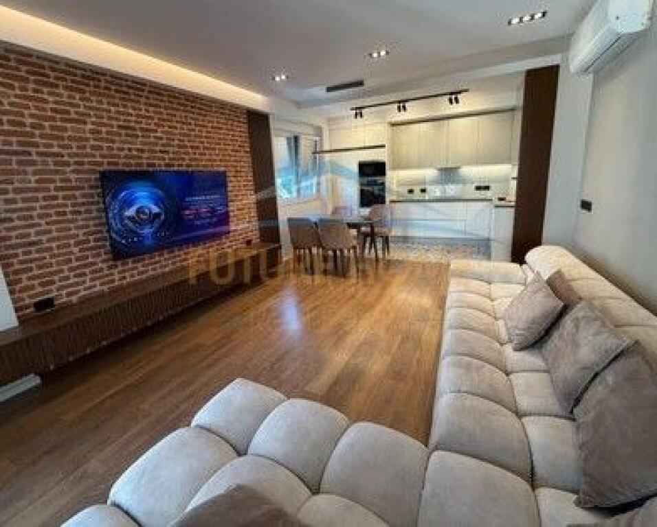 Qira, Apartament 2+1+2+POST PARKIMI Liqeni i Thate.