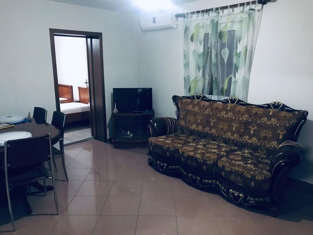 APARTAMENT 2+1 ME QIRA – 21 DHJETORI, RRUGA NDRE MJEDA