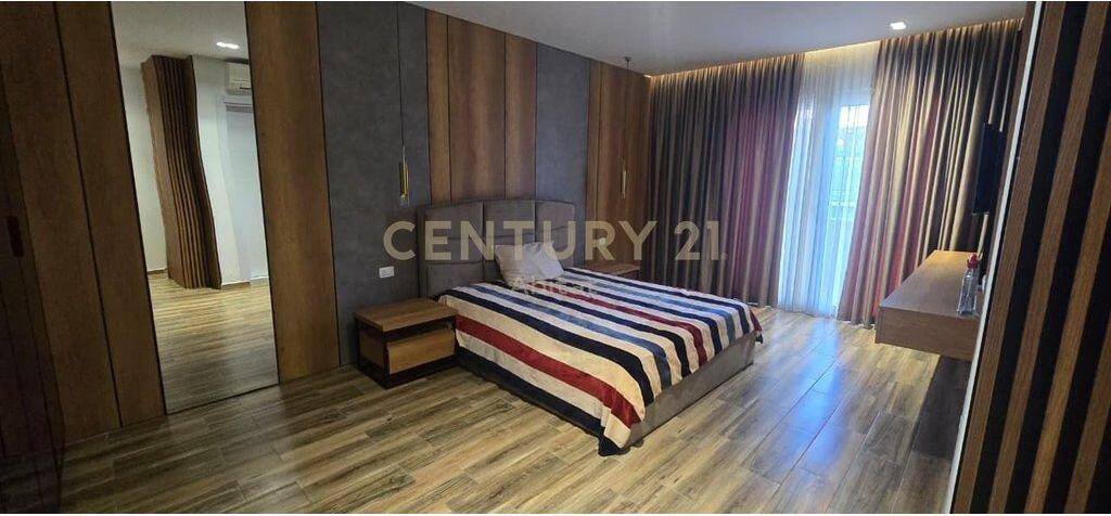 Jepet me qira Apartament 3+1+3  + 2 poste parkimi –  shumë pranë Kompleksit Delijorgji, përballë Spitalit Amerikan 3!
