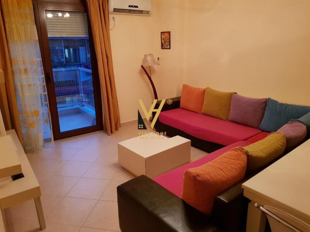 JEPET APARTAMENT 2+1+2 ME QIRA TE RRUGA E BARRIKADAVE 700 EURO
