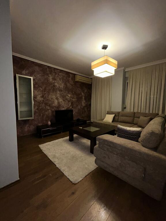 🏙️ APARTAMENT 2+1+2 ME QIRA – VILA GOLD