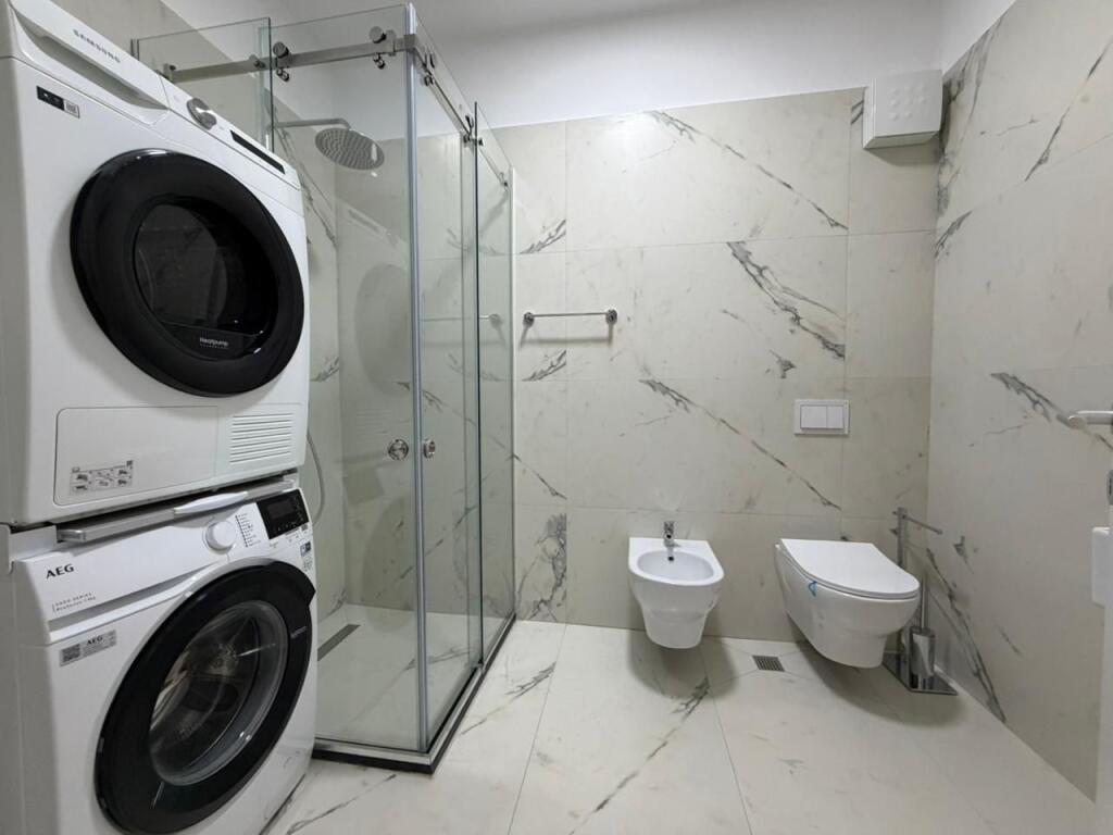 Apartament 2+1 per qira tek Montesori School tek Liqeni i Thate.