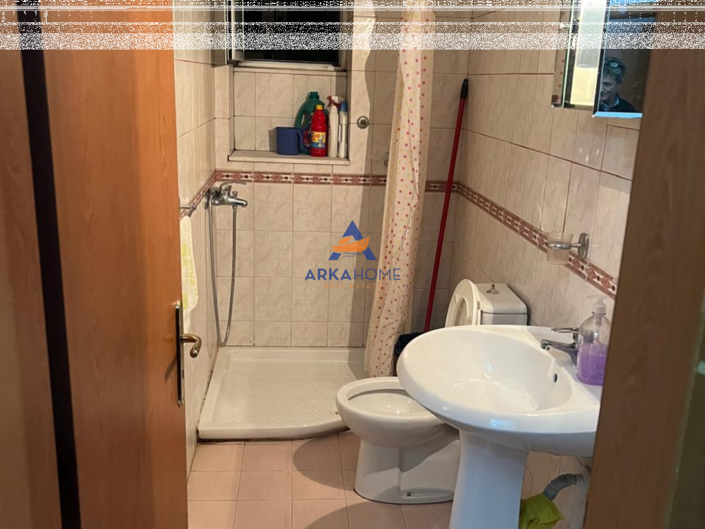 AFFITTASI APPARTAMENTO 1+1+BALCONE "VIA BARRICATA" 55.000 LEKE