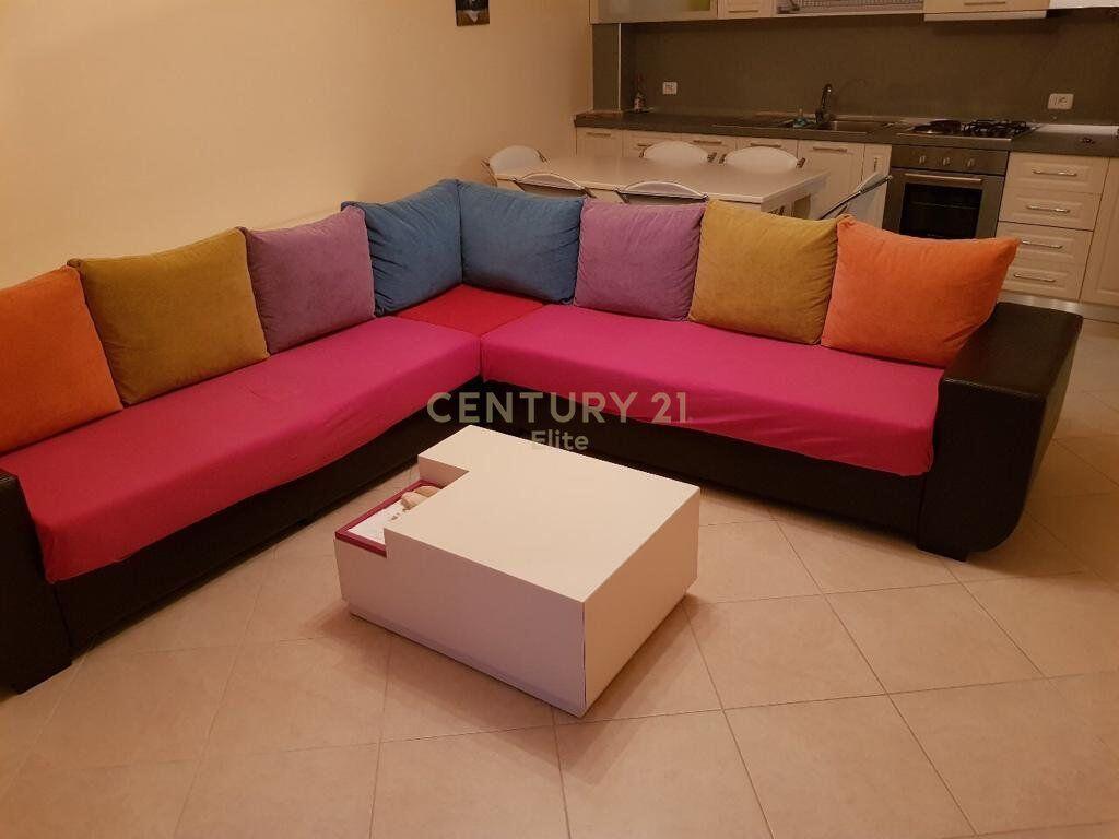Qira, Apartament 2+1+2, Rruga e Barrikadave