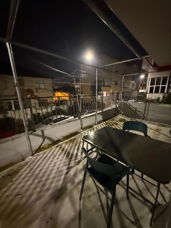Vicino alla Scuola Rossa Viene Affittata Casa Privata Arredata!