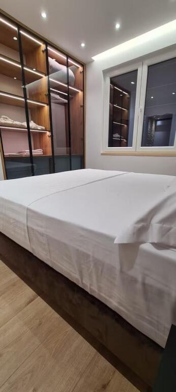 Qera, Apartament 1+1. Komuna e Parisit, Tiranë
