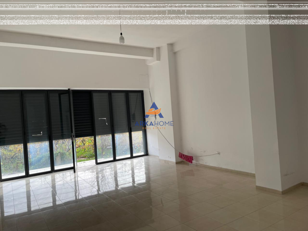 LOCALE COMMERCIALE IN AFFITTO 78M2 "UNAZA E RE, TEODOR KEKO" 700 EURO