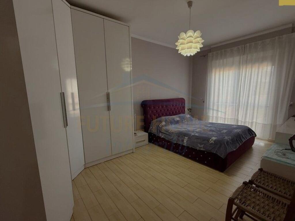 Shitet, Apartament 2+1, Pazari i Ri, Tiranë.
