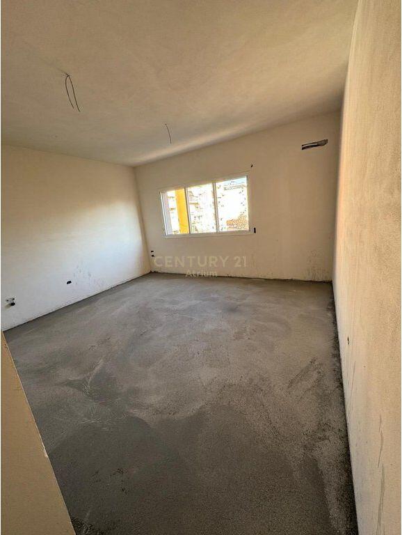 FOR SALE APARTMENT 2 + 1 + PARKING SPACE NEAR RED SCHOOL !