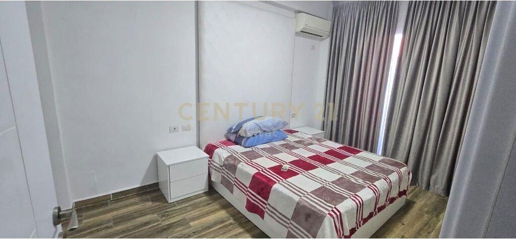 Jepet me qira Apartament 3+1+3  + 2 poste parkimi –  shumë pranë Kompleksit Delijorgji, përballë Spitalit Amerikan 3!
