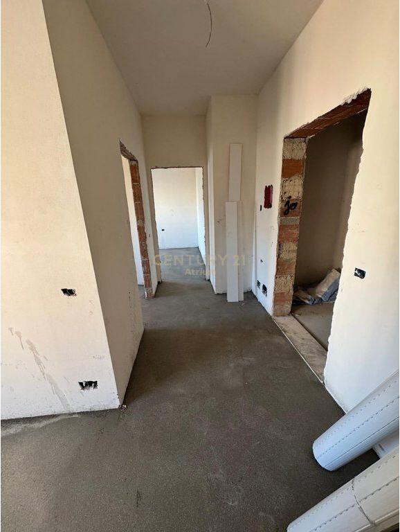 FOR SALE APARTMENT 2 + 1 + PARKING SPACE NEAR RED SCHOOL !