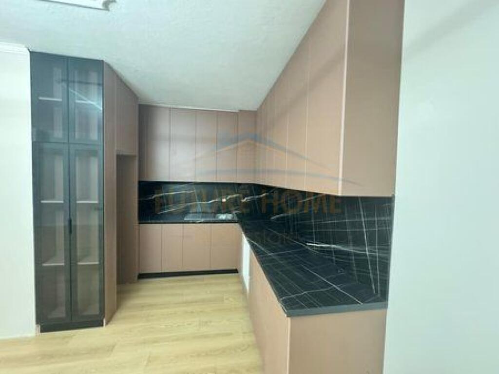 Shitet, Apartament 2+1+2, Misto Mame