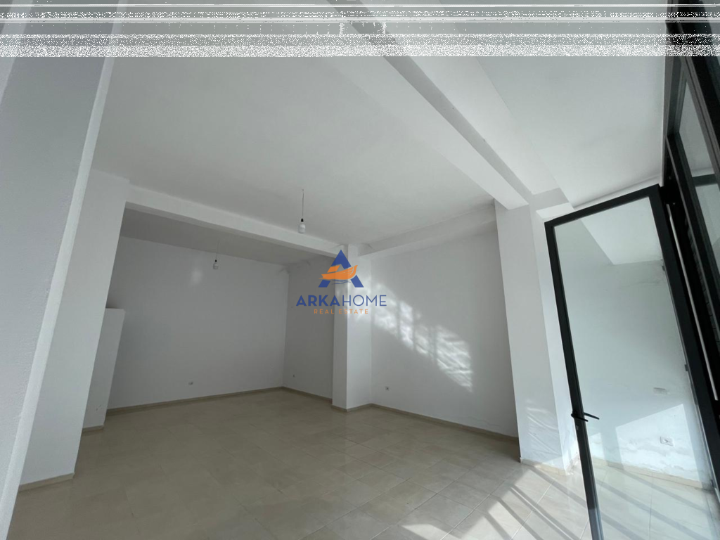 LOCALE COMMERCIALE IN AFFITTO 78M2 "UNAZA E RE, TEODOR KEKO" 700 EURO