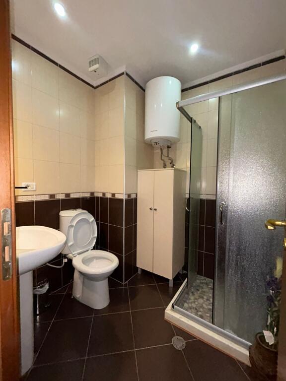 🏙️ APARTAMENT 2+1+2 ME QIRA – VILA GOLD
